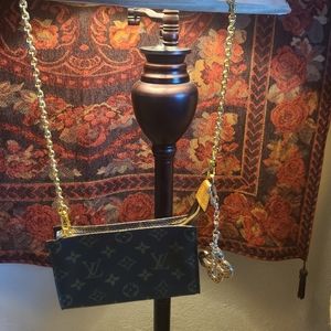 🎇y🎀LV Bucket Pouch Crossbody🎇🎀